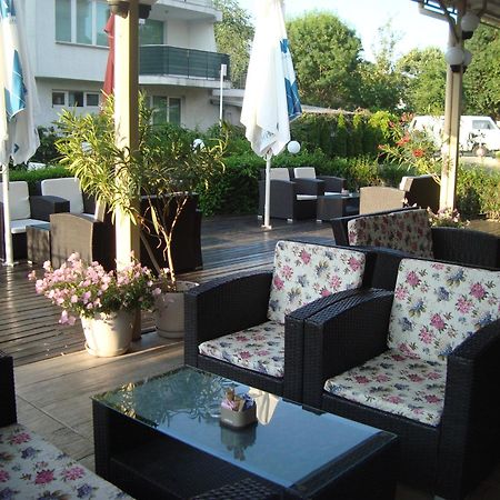 Hotel Astra Ravda ภายนอก รูปภาพ