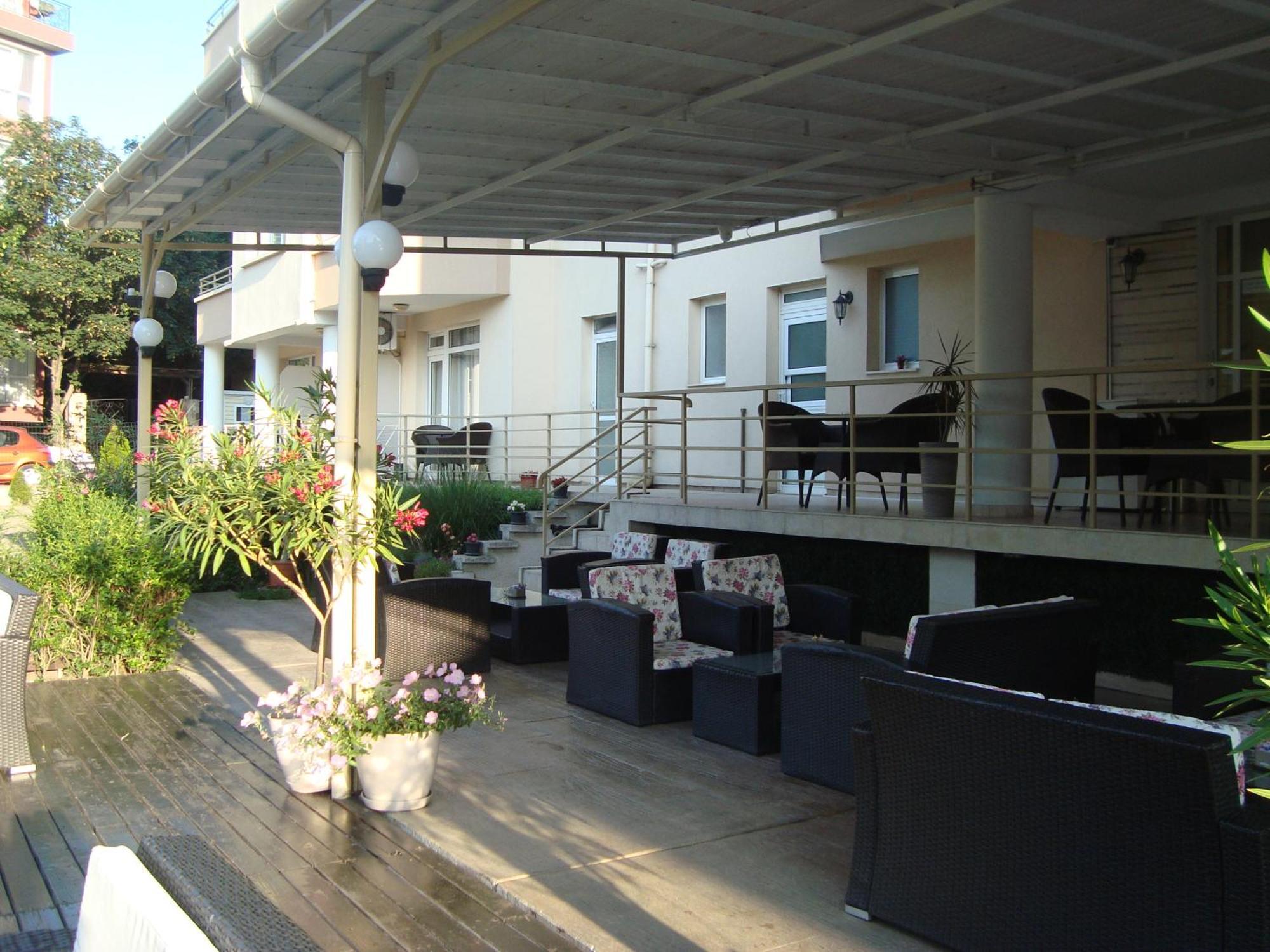Hotel Astra Ravda ภายนอก รูปภาพ
