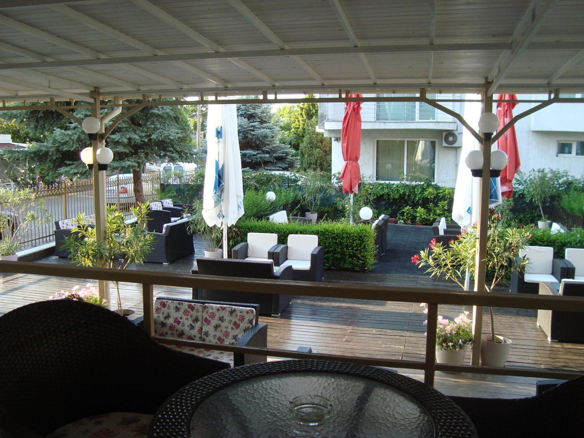 Hotel Astra Ravda ภายนอก รูปภาพ