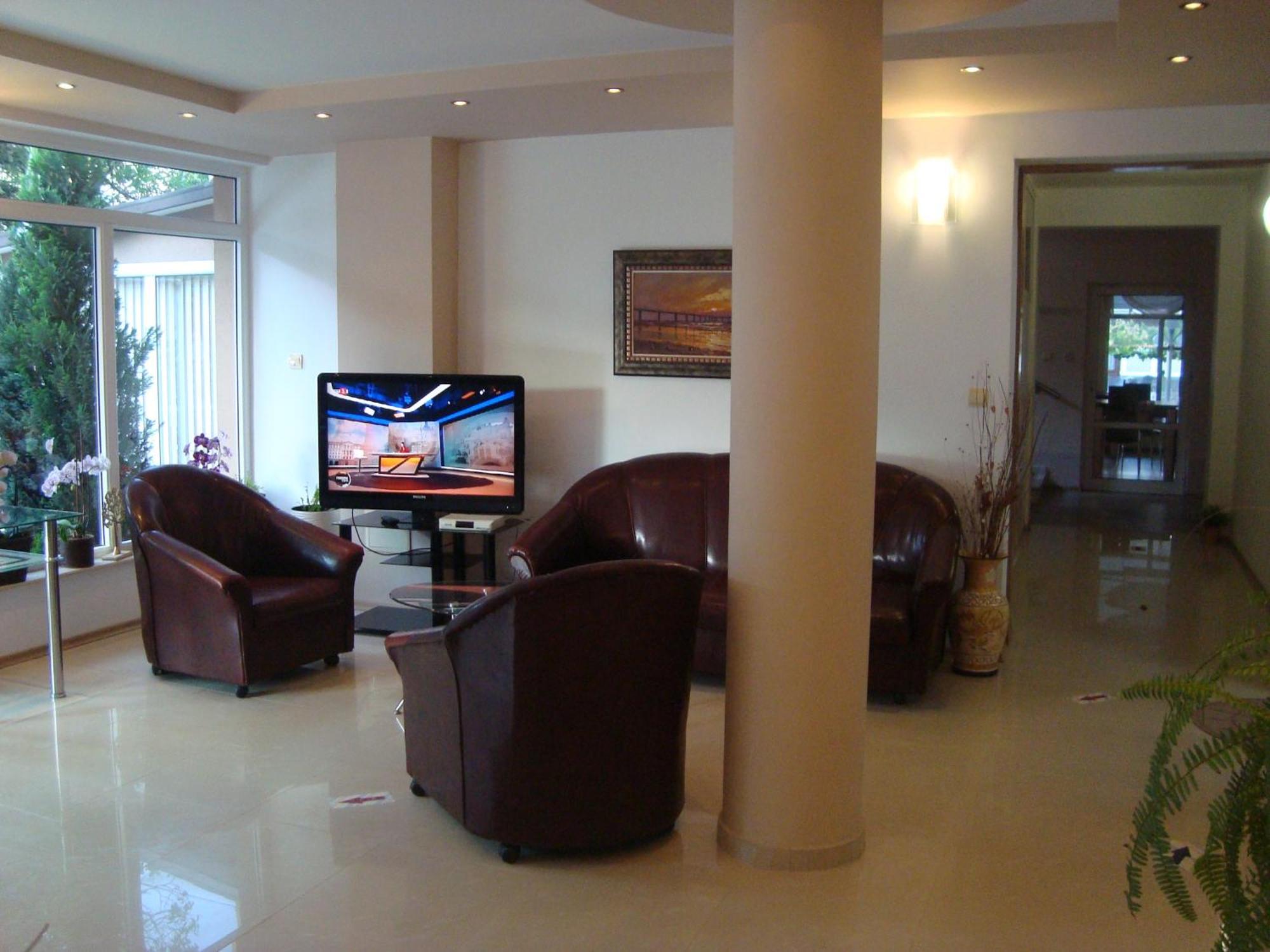 Hotel Astra Ravda ภายนอก รูปภาพ