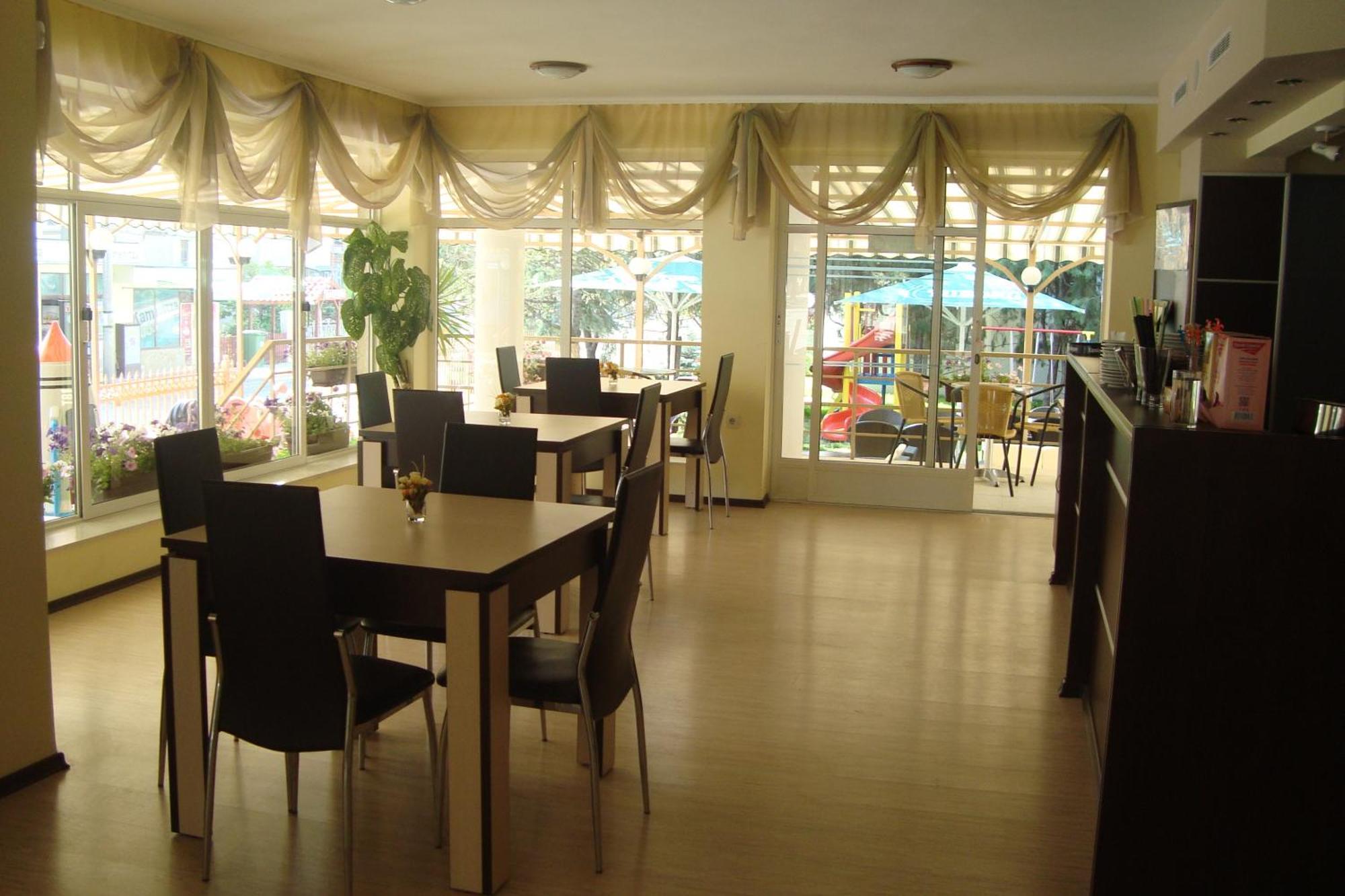 Hotel Astra Ravda ภายนอก รูปภาพ