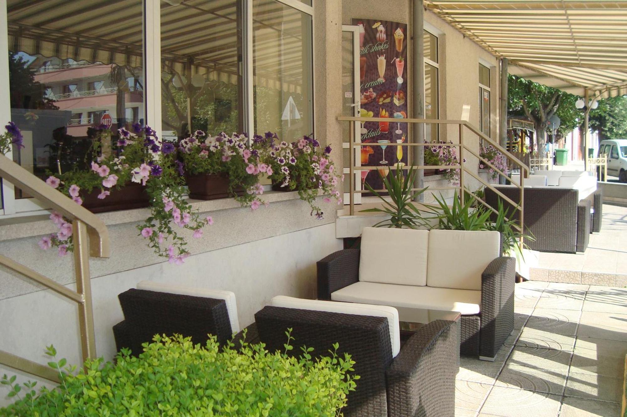 Hotel Astra Ravda ภายนอก รูปภาพ