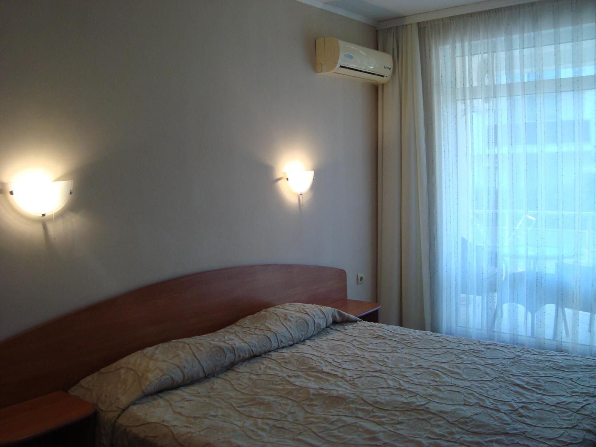 Hotel Astra Ravda ภายนอก รูปภาพ