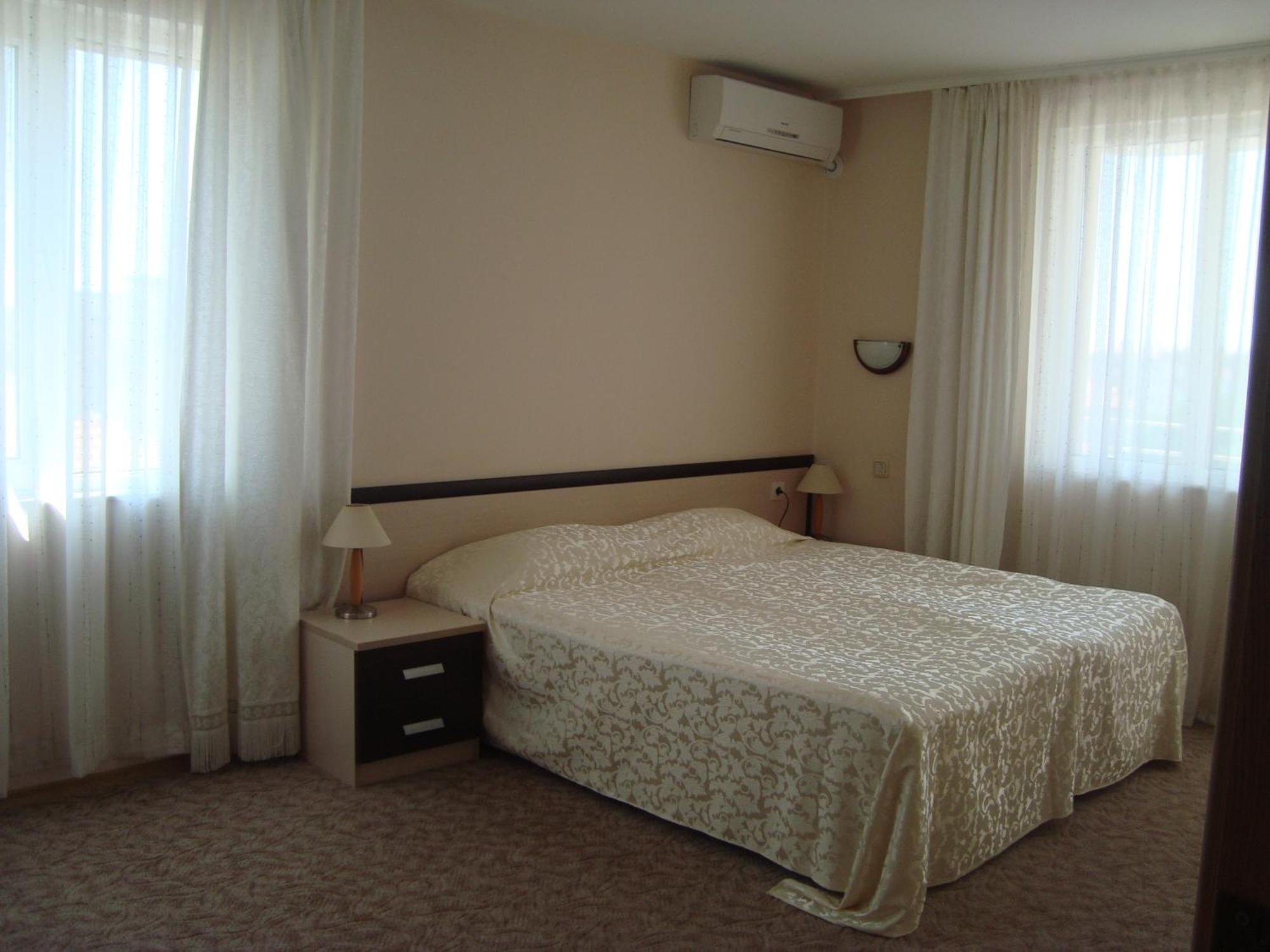 Hotel Astra Ravda ภายนอก รูปภาพ