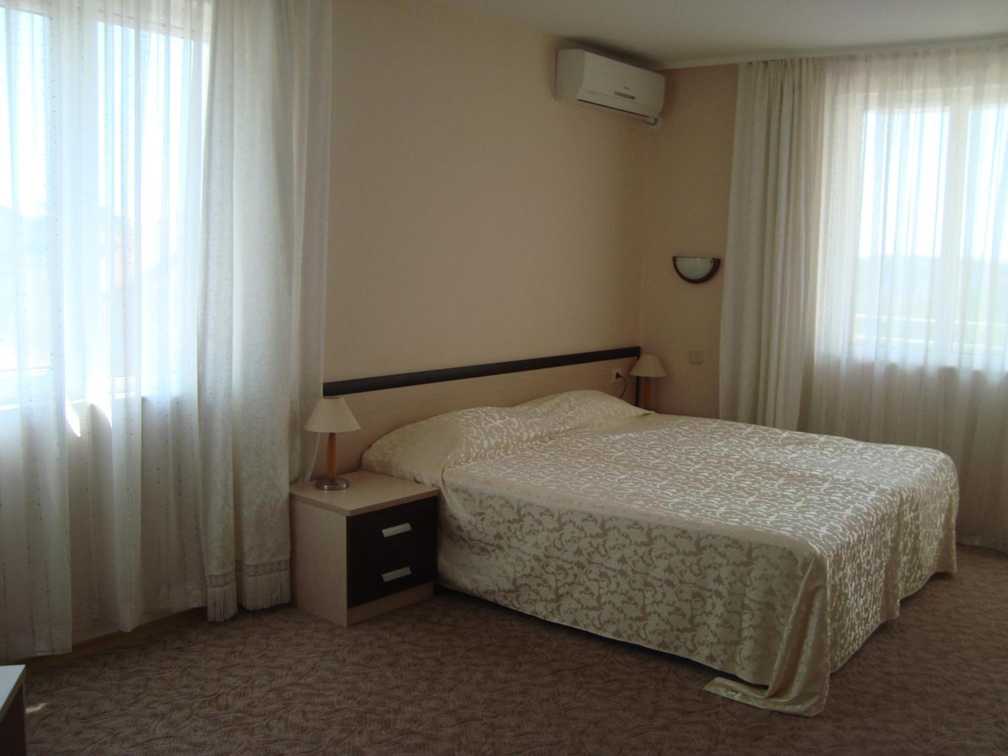 Hotel Astra Ravda ภายนอก รูปภาพ