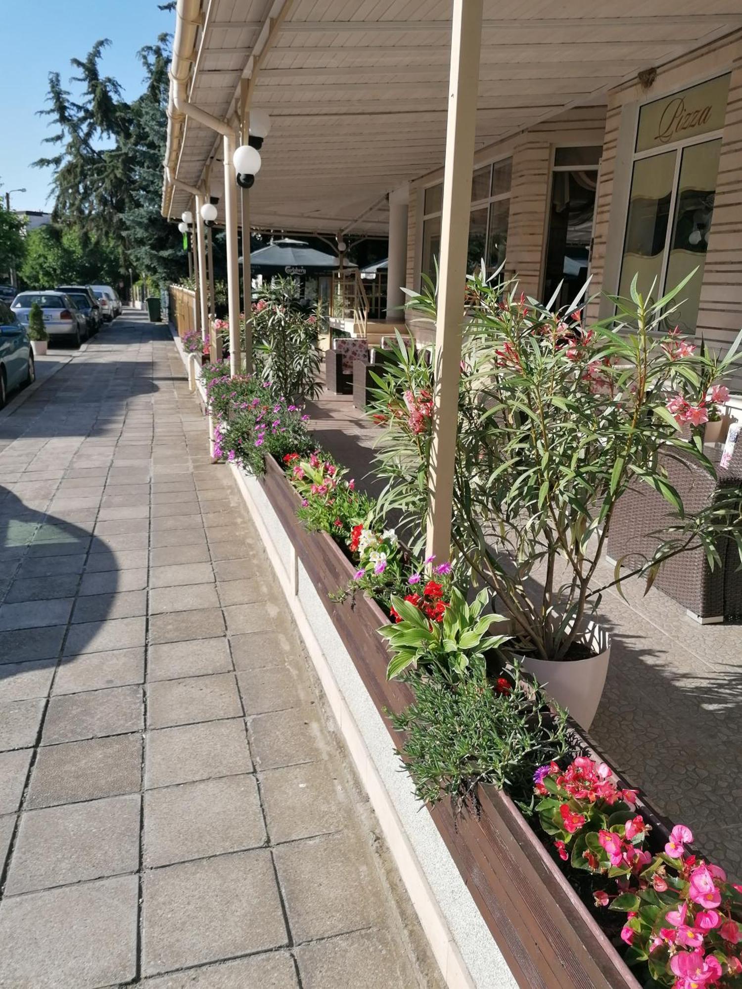 Hotel Astra Ravda ภายนอก รูปภาพ