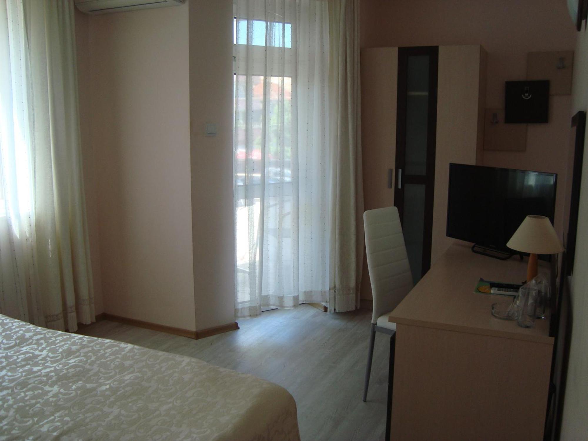 Hotel Astra Ravda ภายนอก รูปภาพ