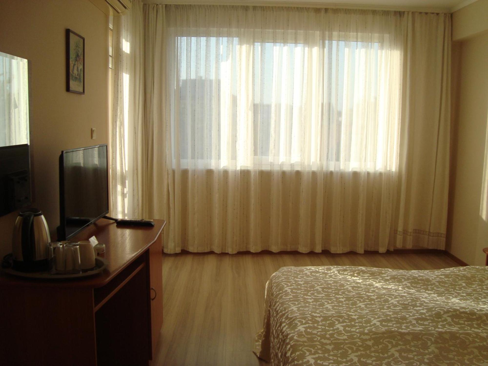 Hotel Astra Ravda ภายนอก รูปภาพ