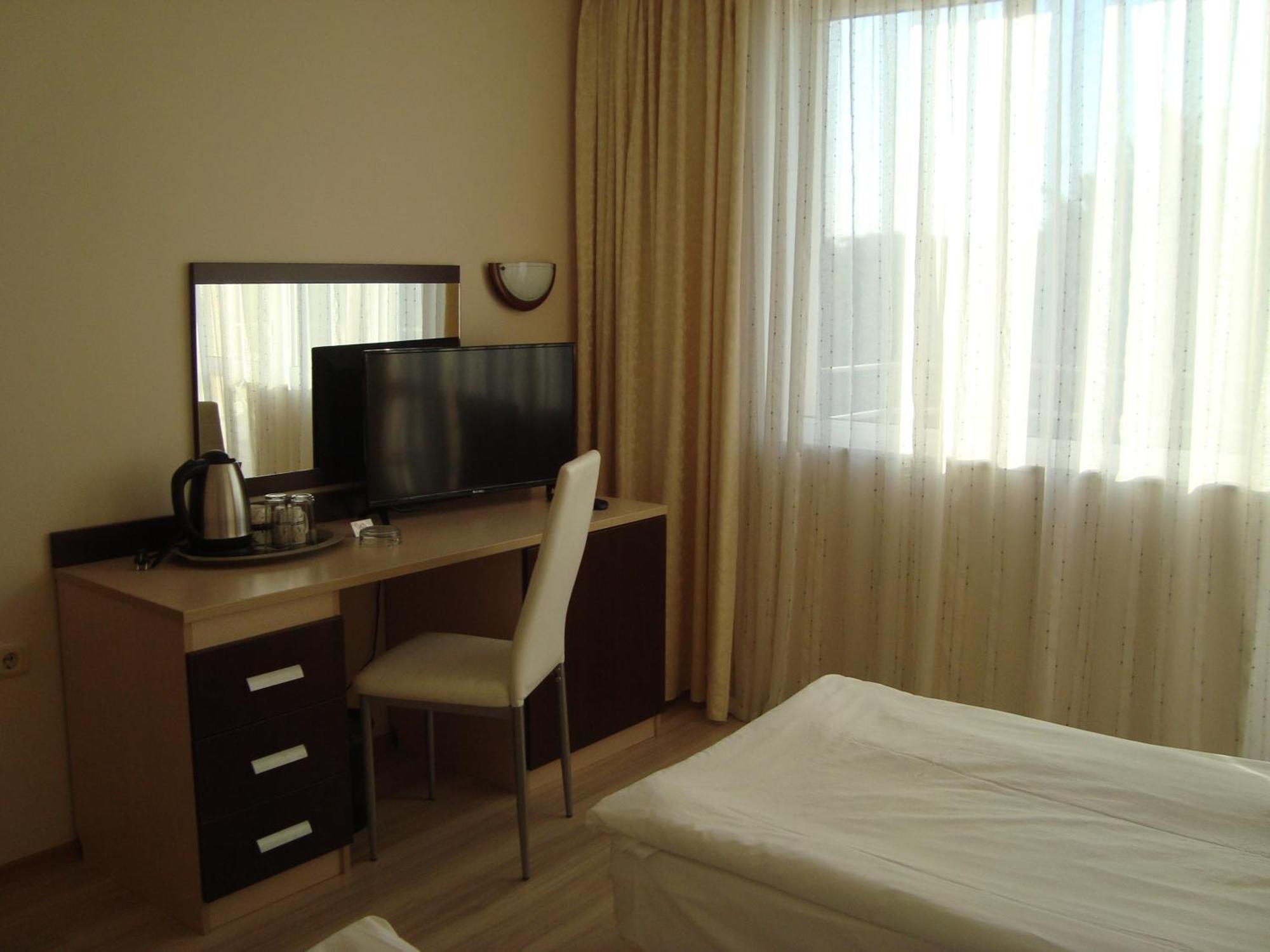 Hotel Astra Ravda ภายนอก รูปภาพ