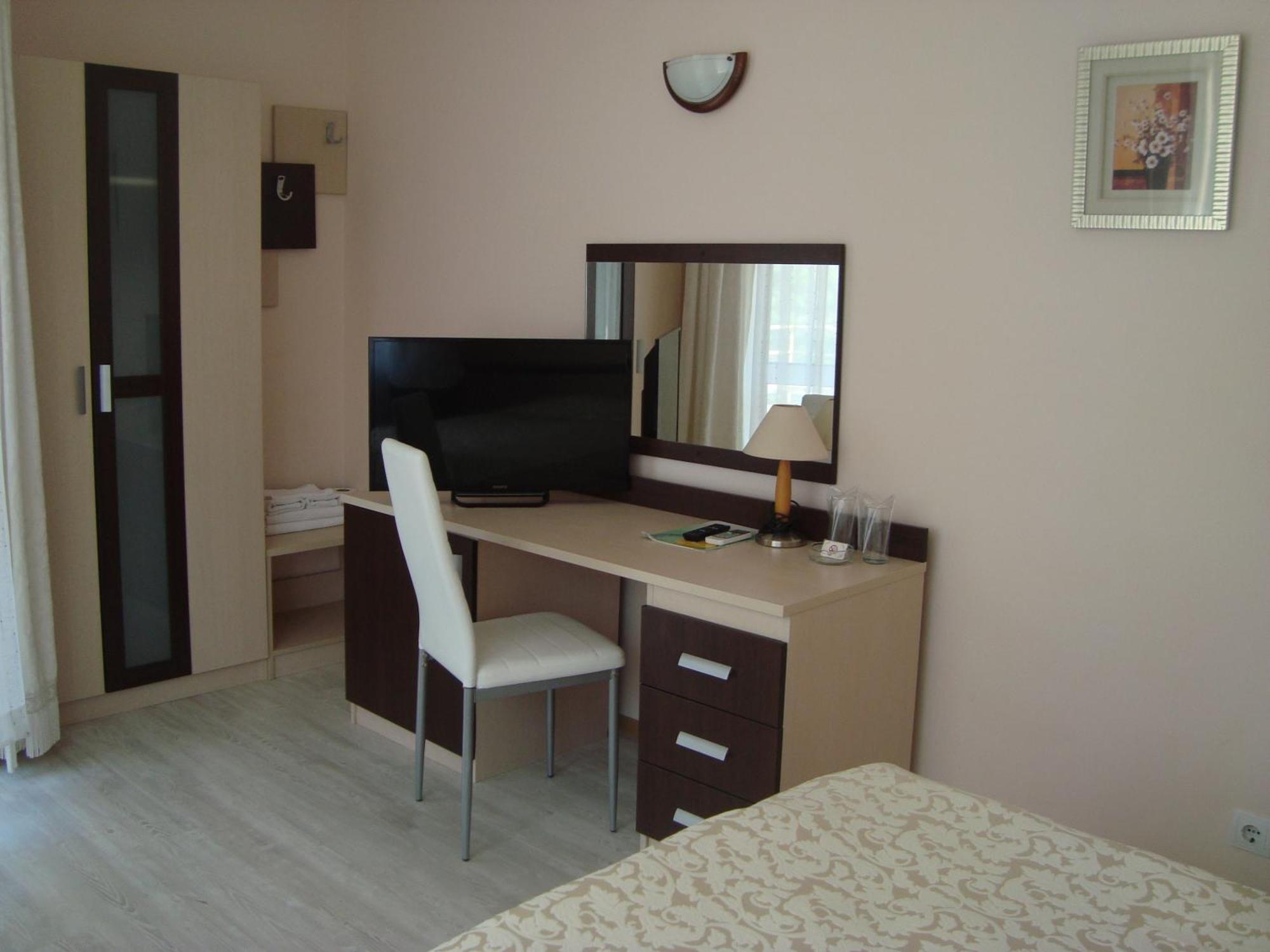 Hotel Astra Ravda ภายนอก รูปภาพ
