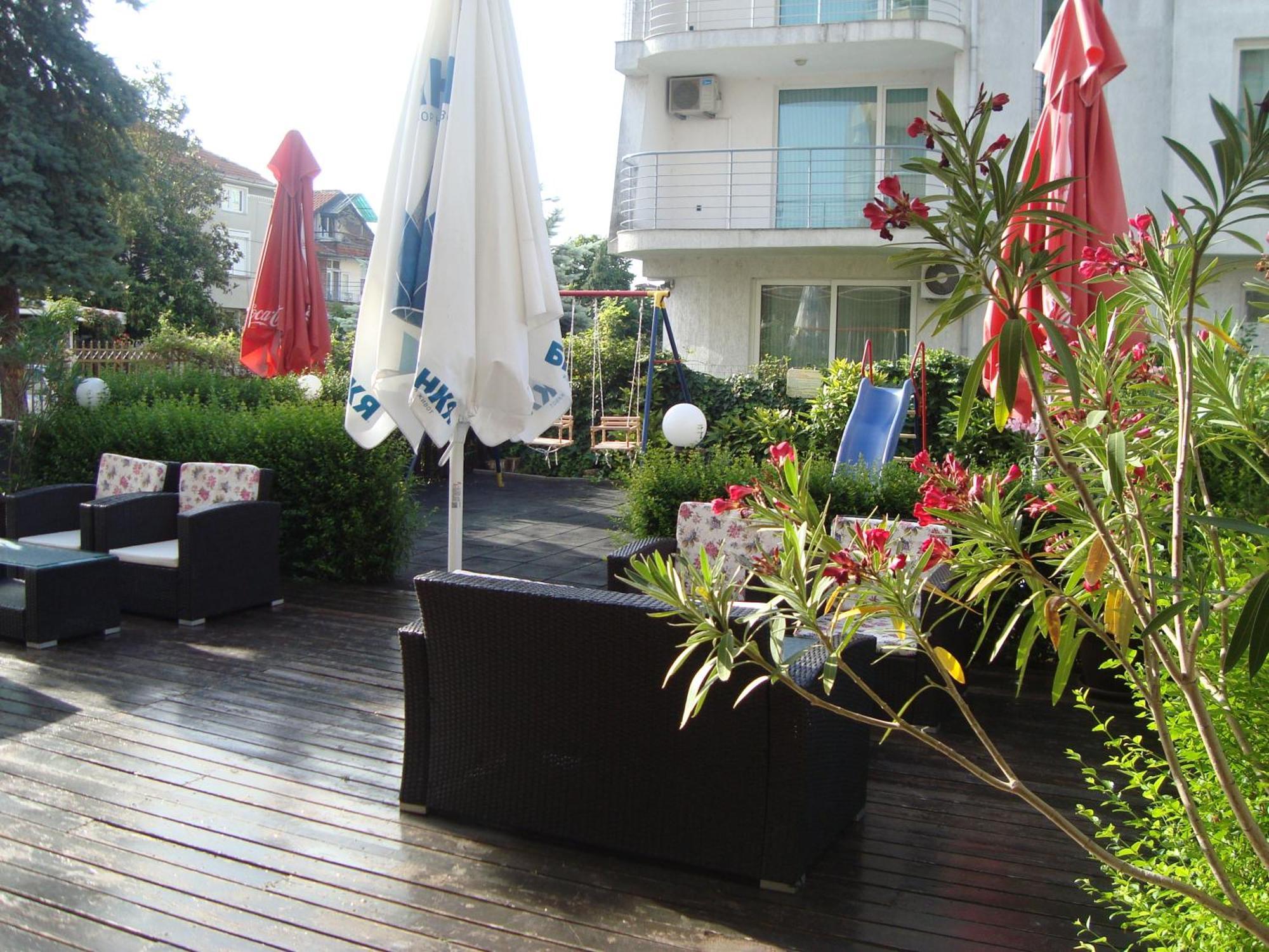 Hotel Astra Ravda ภายนอก รูปภาพ