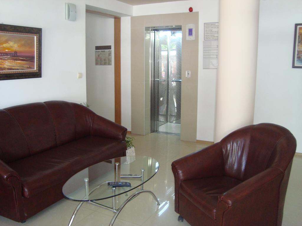 Hotel Astra Ravda ภายนอก รูปภาพ