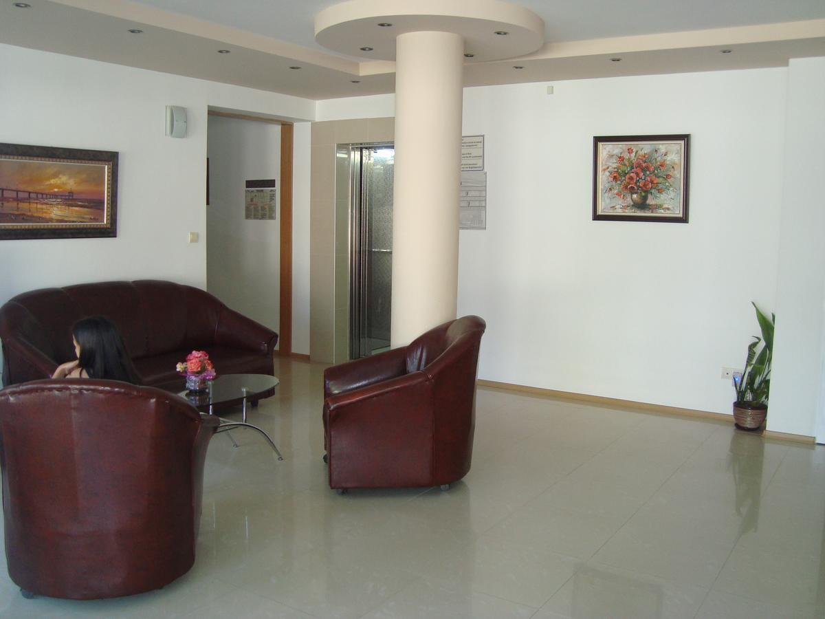 Hotel Astra Ravda ภายนอก รูปภาพ
